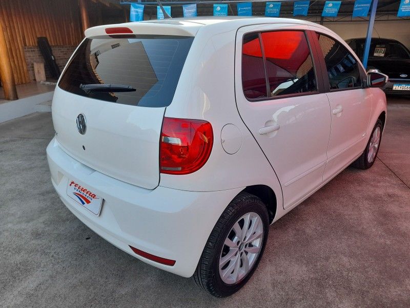 Volkswagen FOX TREND 1.0 8V 2014 FERREIRA VEÍCULOS VENÂNCIO AIRES / Carros no Vale