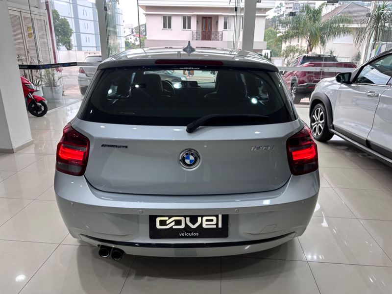 Bmw 120i Active 2015/2015 COVEL VEICULOS ENCANTADO / Carros no Vale