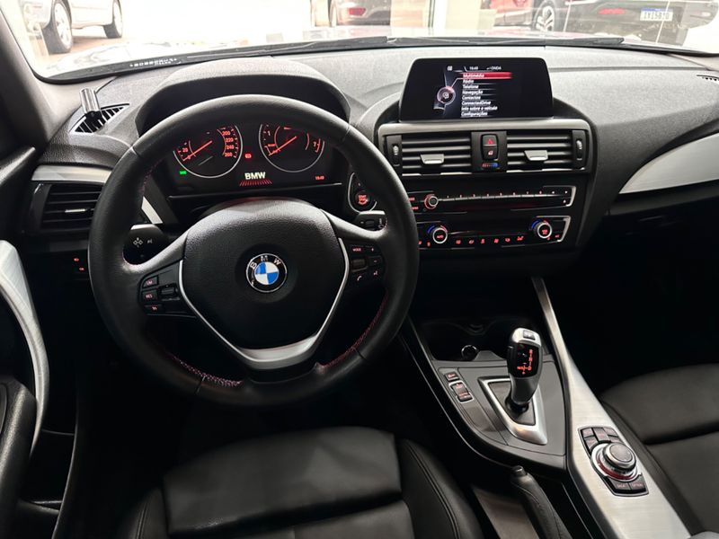 Bmw 120i Active 2015/2015 COVEL VEICULOS ENCANTADO / Carros no Vale