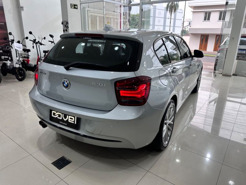 Bmw 120i Active 2015/2015 COVEL VEICULOS ENCANTADO / Carros no Vale