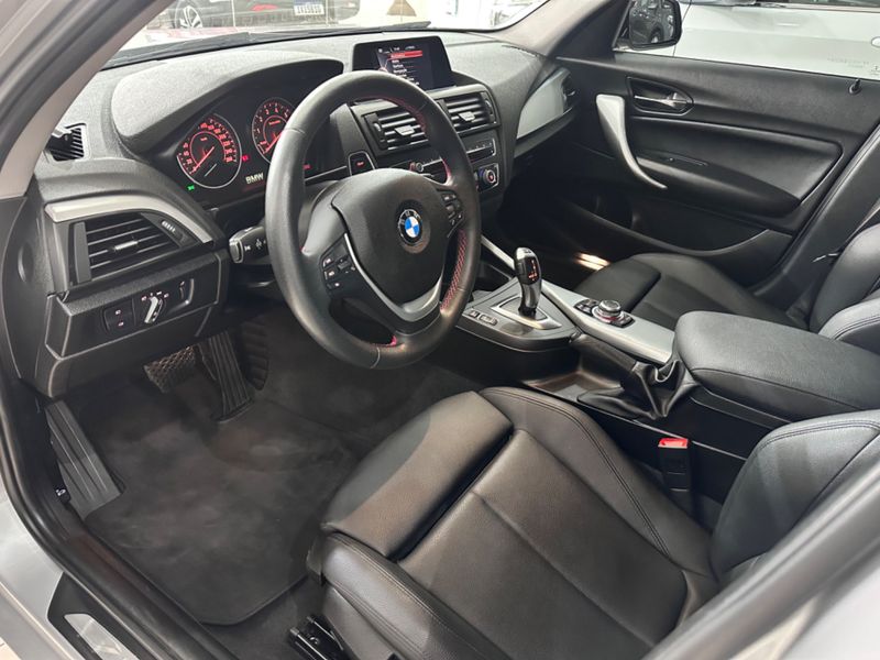 Bmw 120i Active 2015/2015 COVEL VEICULOS ENCANTADO / Carros no Vale