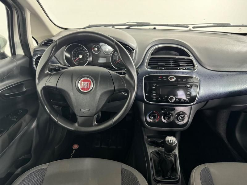 Fiat Punto Attractive 2012/2013 COVEL VEICULOS ENCANTADO / Carros no Vale