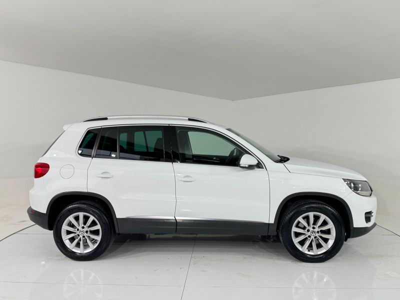 Volkswagen Tiguan 2.0 Tsi 2014/2014 COVEL VEICULOS ENCANTADO / Carros no Vale