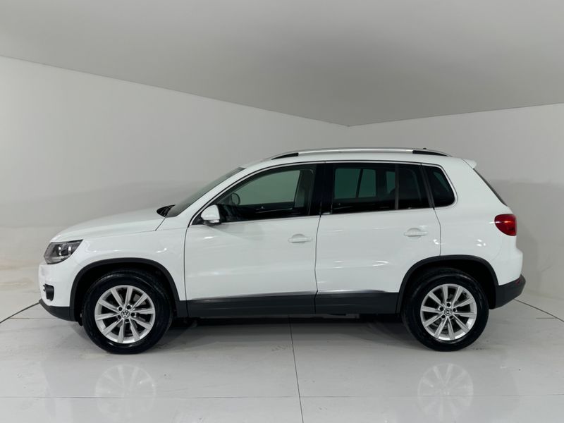 Volkswagen Tiguan 2.0 Tsi 2014/2014 COVEL VEICULOS ENCANTADO / Carros no Vale