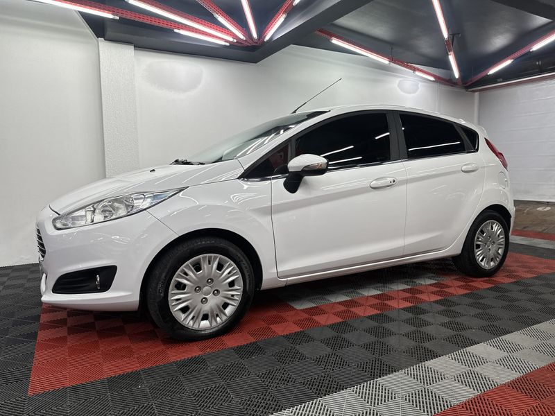 Ford Fiesta TIT.Plus 1.0 12V EcoBoost 2017/2017 CIRNE AUTOMÓVEIS SANTA MARIA / Carros no Vale