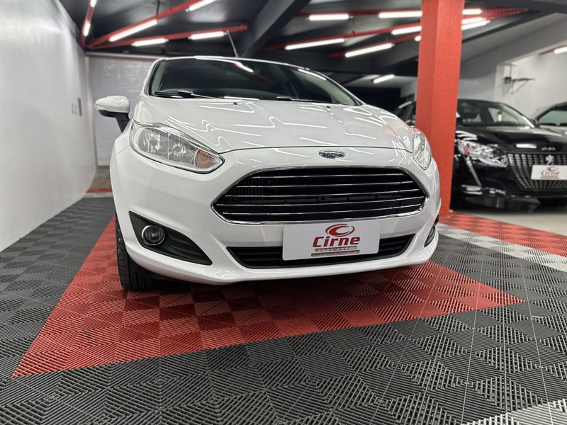 Ford Fiesta TIT.Plus 1.0 12V EcoBoost 2017/2017 CIRNE AUTOMÓVEIS SANTA MARIA / Carros no Vale