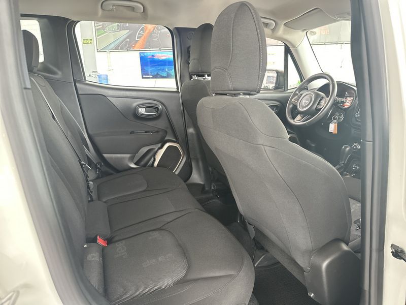 Jeep Renegade Sport 2.0 4×4 TB 2015/2016 CIRNE AUTOMÓVEIS SANTA MARIA / Carros no Vale