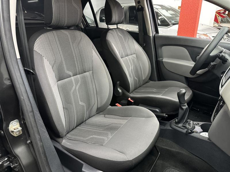 Renault LOGAN Expression 1.6 16V 2018/2019 CIRNE AUTOMÓVEIS SANTA MARIA / Carros no Vale