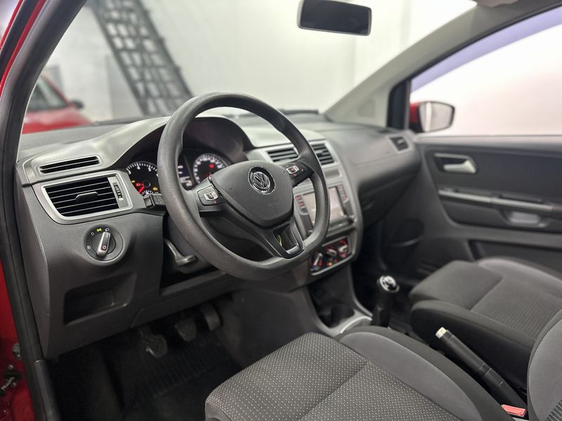 VOLKSWAGEN Fox Connect 1.6 8V 2018/2018 CIRNE AUTOMÓVEIS SANTA MARIA / Carros no Vale