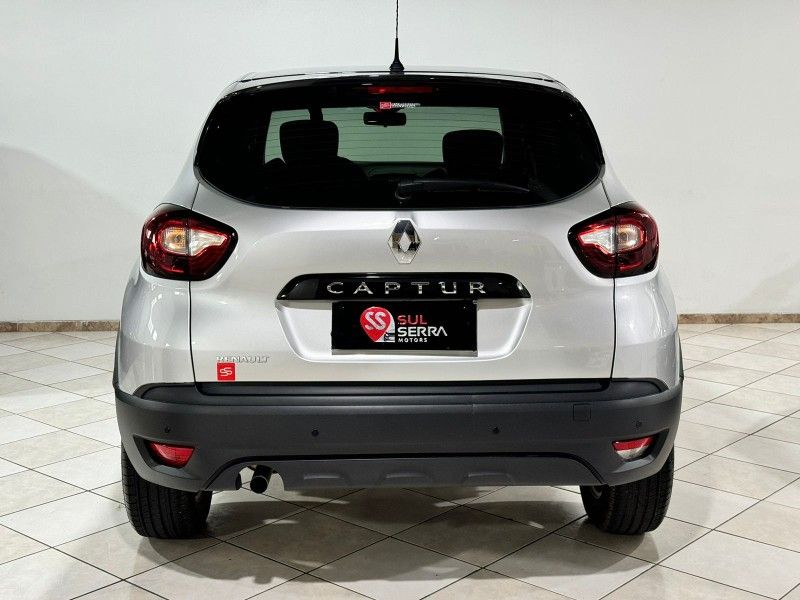 RENAULT CAPTUR 1.6 LIFE 16V 2020/2021 SUL SERRA MOTORS CAXIAS DO SUL / Carros no Vale