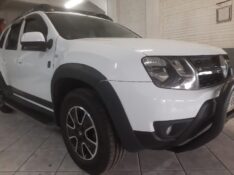 RENAULT DUSTER 1.6 /2016 RENAUTO VEÍCULOS LAJEADO / Carros no Vale