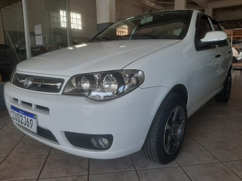 FIAT PALIO 1.0 FIRE /2013 RENAUTO VEÍCULOS LAJEADO / Carros no Vale