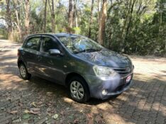 TOYOTA ETIOS 1.3 XS 16V FLEX 4P MANUAL 2013/2014 NEURI VEÍCULOS LAJEADO / Carros no Vale