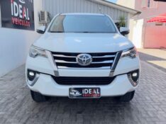 TOYOTA HILUX SW4 SRX 2.8 7 LUGARES 4P DIESEL AUT /2019 IDEAL VEÍCULOS LAJEADO / Carros no Vale