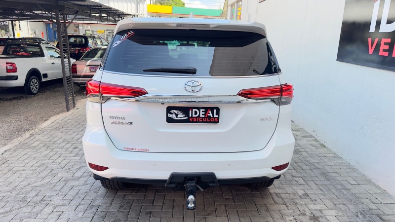 TOYOTA HILUX SW4 SRX 2.8 7 LUGARES 4P DIESEL AUT /2019 IDEAL VEÍCULOS LAJEADO / Carros no Vale