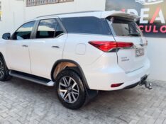 TOYOTA HILUX SW4 SRX 2.8 7 LUGARES 4P DIESEL AUT /2019 IDEAL VEÍCULOS LAJEADO / Carros no Vale