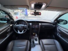 TOYOTA HILUX SW4 SRX 2.8 7 LUGARES 4P DIESEL AUT /2019 IDEAL VEÍCULOS LAJEADO / Carros no Vale