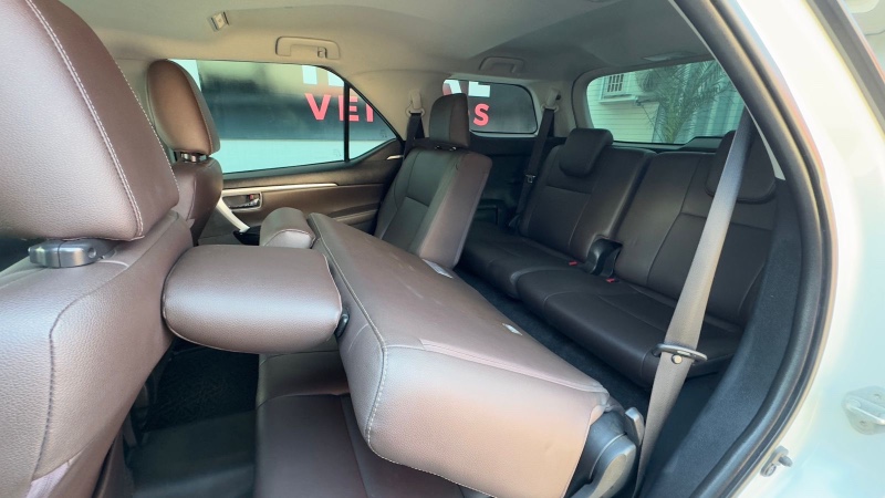 TOYOTA HILUX SW4 SRX 2.8 7 LUGARES 4P DIESEL AUT /2019 IDEAL VEÍCULOS LAJEADO / Carros no Vale