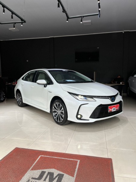 TOYOTA COROLLA 1.8 ALTIS PREMIUM 16V HÍBRIDO 2020/2021 JM AUTOMÓVEIS VENÂNCIO AIRES / Carros no Vale