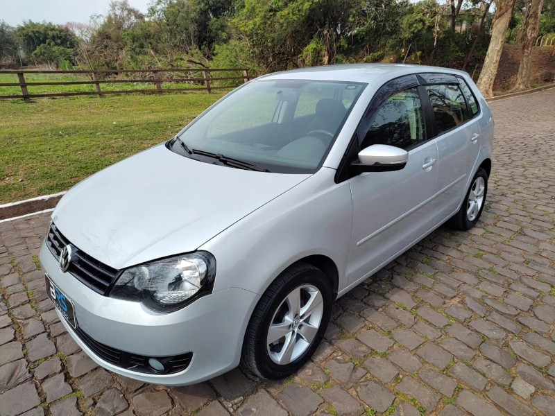 VOLKSWAGEN POLO 1.6 8V FLEX 2014/2014 BRS VEÍCULOS BOM RETIRO DO SUL / Carros no Vale