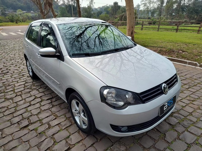 VOLKSWAGEN POLO 1.6 8V FLEX 2014/2014 BRS VEÍCULOS BOM RETIRO DO SUL / Carros no Vale