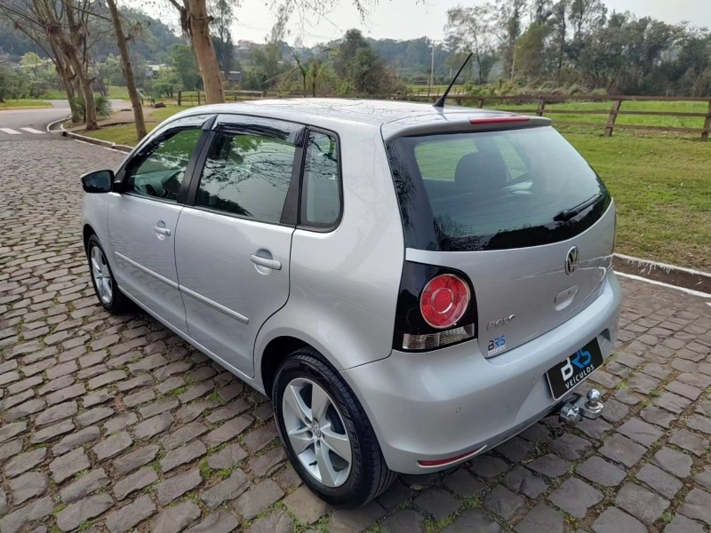 VOLKSWAGEN POLO 1.6 8V FLEX 2014/2014 BRS VEÍCULOS BOM RETIRO DO SUL / Carros no Vale