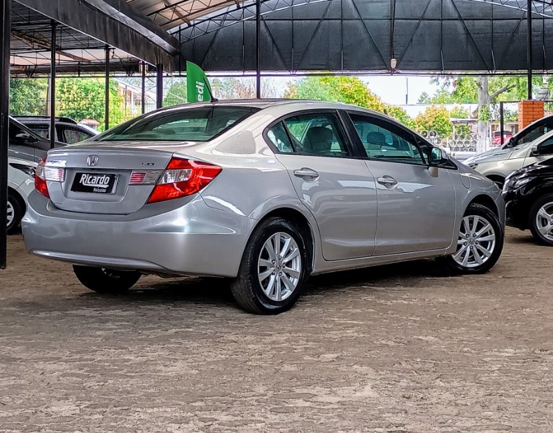 HONDA CIVIC SEDAN LXS 1.8/1.8 FLEX 16V MEC 4P 2011/2012 RICARDO VEÍCULOS TEUTÔNIA / Carros no Vale