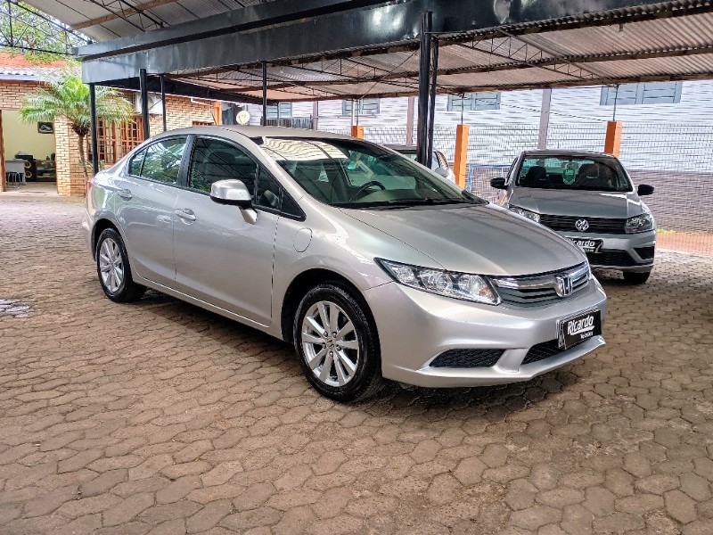 HONDA CIVIC SEDAN LXS 1.8/1.8 FLEX 16V MEC 4P 2011/2012 RICARDO VEÍCULOS TEUTÔNIA / Carros no Vale