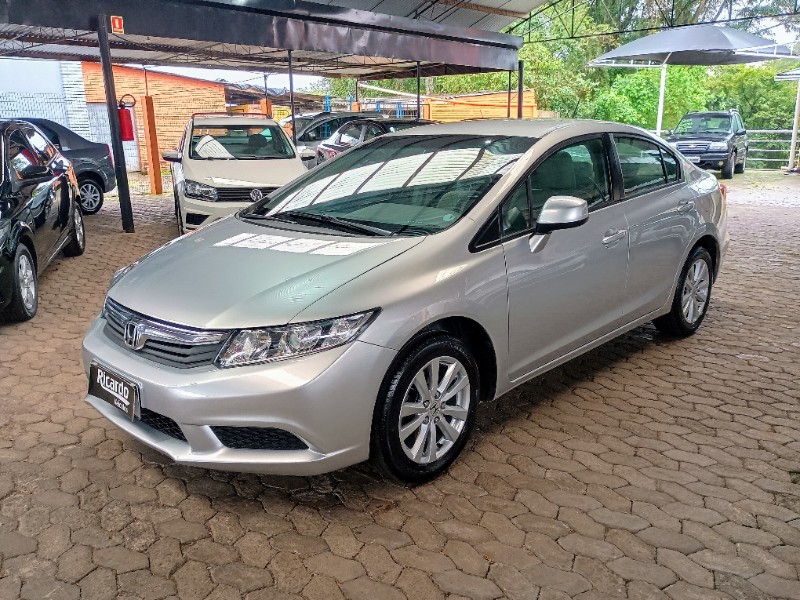 HONDA CIVIC SEDAN LXS 1.8/1.8 FLEX 16V MEC 4P 2011/2012 RICARDO VEÍCULOS TEUTÔNIA / Carros no Vale