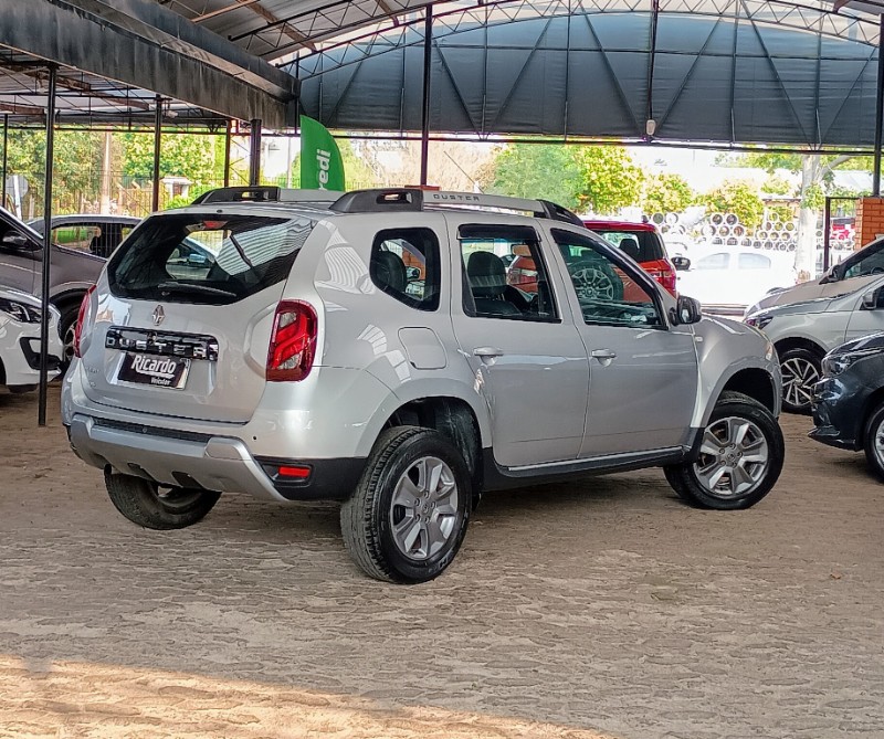 RENAULT DUSTER 1.6 DYN CVT 2017/2018 RICARDO VEÍCULOS TEUTÔNIA / Carros no Vale