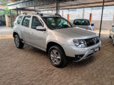 RENAULT DUSTER 1.6 DYN CVT 2017/2018 RICARDO VEÍCULOS TEUTÔNIA / Carros no Vale