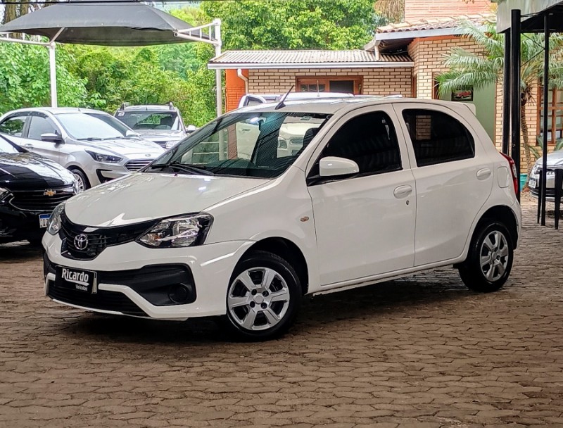 TOYOTA ETIOS 1.3 X 16V FLEX 4P MANUAL 2019/2020 RICARDO VEÍCULOS TEUTÔNIA / Carros no Vale