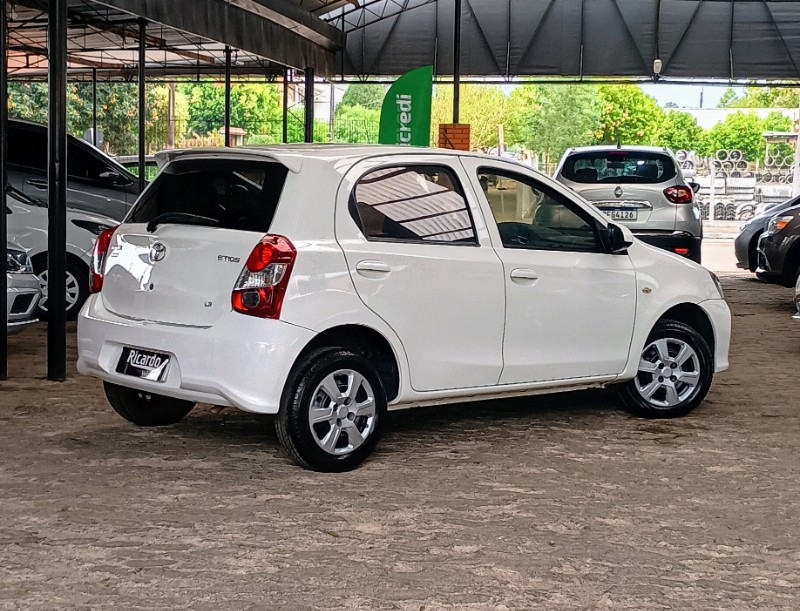 TOYOTA ETIOS 1.3 X 16V FLEX 4P MANUAL 2019/2020 RICARDO VEÍCULOS TEUTÔNIA / Carros no Vale