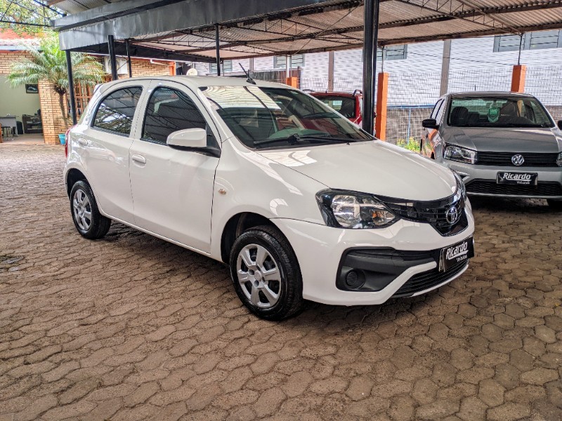 TOYOTA ETIOS 1.3 X 16V FLEX 4P MANUAL 2019/2020 RICARDO VEÍCULOS TEUTÔNIA / Carros no Vale