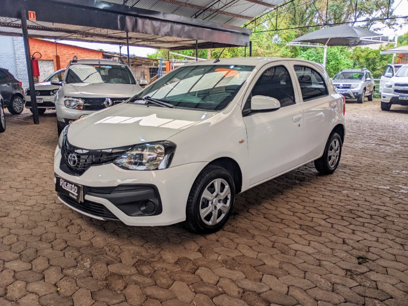 TOYOTA ETIOS 1.3 X 16V FLEX 4P MANUAL 2019/2020 RICARDO VEÍCULOS TEUTÔNIA / Carros no Vale