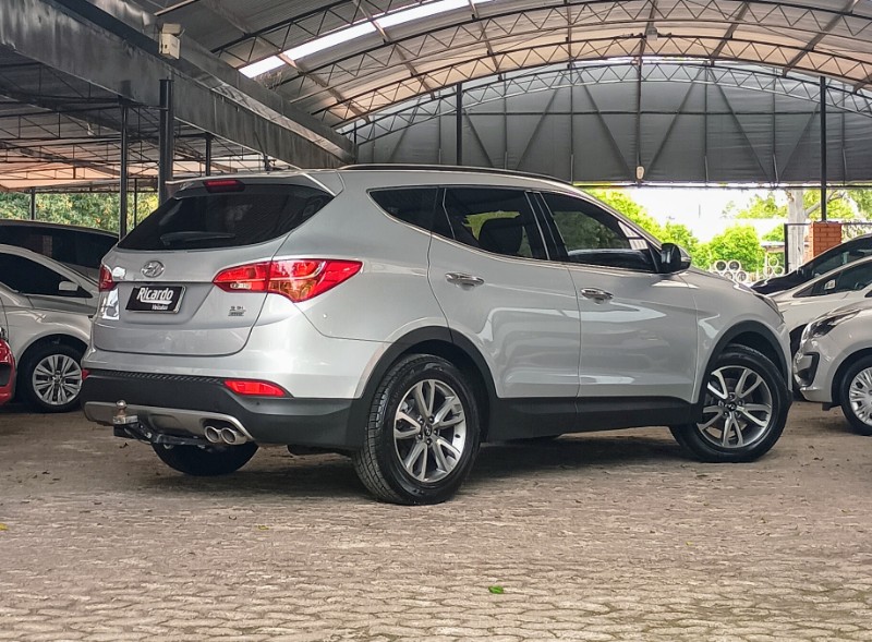 HYUNDAI SANTA FÉ 3.3 4X4 V6 2014/2015 RICARDO VEÍCULOS TEUTÔNIA / Carros no Vale