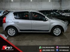 RENAULT SANDERO 1.6 PRIVILÉGE 16V FLEX 4P AUTOMÁTICO 2013/2013 V10 VEÍCULOS CAXIAS DO SUL / Carros no Vale