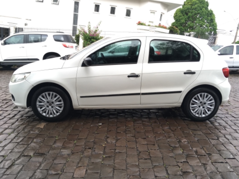 VOLKSWAGEN GOL (NOVO) 1.0 MI TOTAL FLEX 8V 4P 2009/2010 COMPLETO VEÍCULOS GUAPORÉ / Carros no Vale