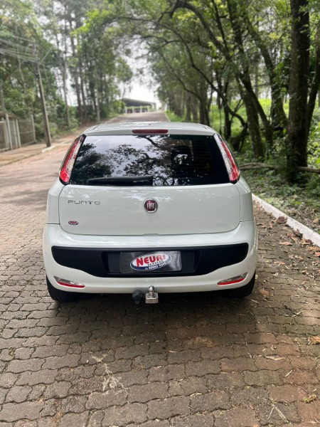 FIAT PUNTO 1.4 ATTRACTIVE /2014 NEURI VEÍCULOS LAJEADO / Carros no Vale