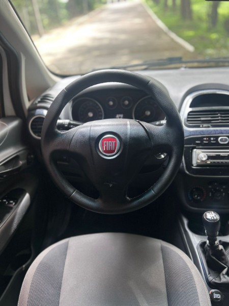 FIAT PUNTO 1.4 ATTRACTIVE /2014 NEURI VEÍCULOS LAJEADO / Carros no Vale