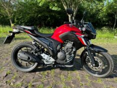 YAMAHA FAZER 250 /2024 RT 811 VEÍCULOS ARROIO DO MEIO / Carros no Vale