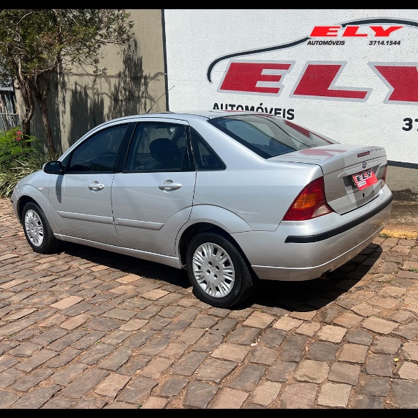 FORD FOCUS SEDAN 1.6 - 2007