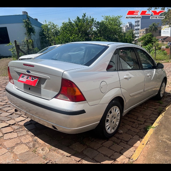 FORD FOCUS SEDAN 1.6 - 2007