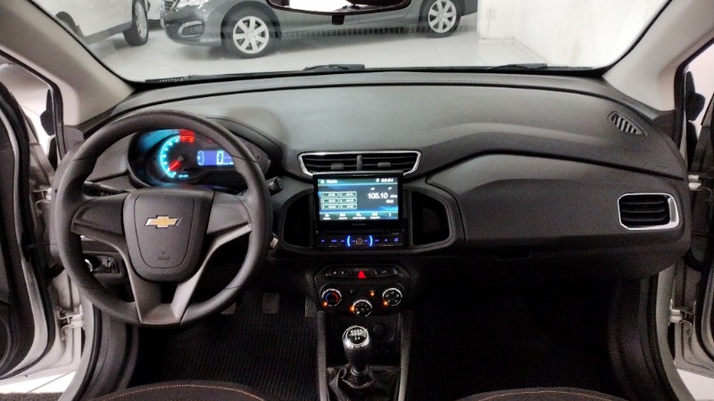 CHEVROLET ONIX 1.4 LT 2015/2015 TIAGO AUTOMÓVEIS VENÂNCIO AIRES / Carros no Vale