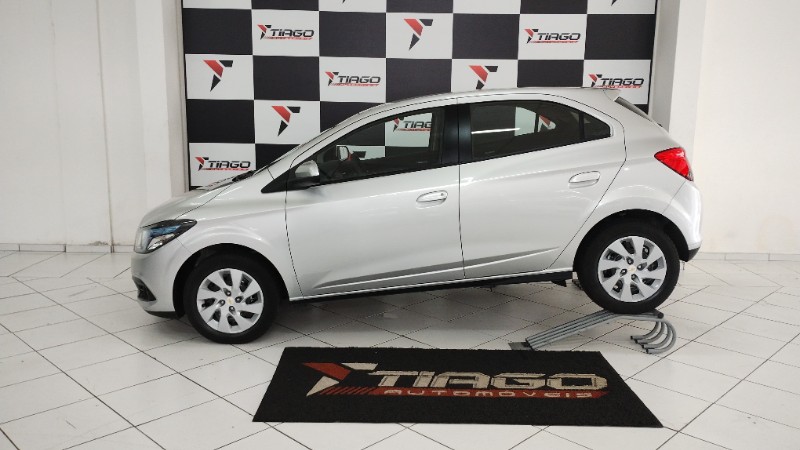 CHEVROLET ONIX 1.4 LT 2015/2015 TIAGO AUTOMÓVEIS VENÂNCIO AIRES / Carros no Vale