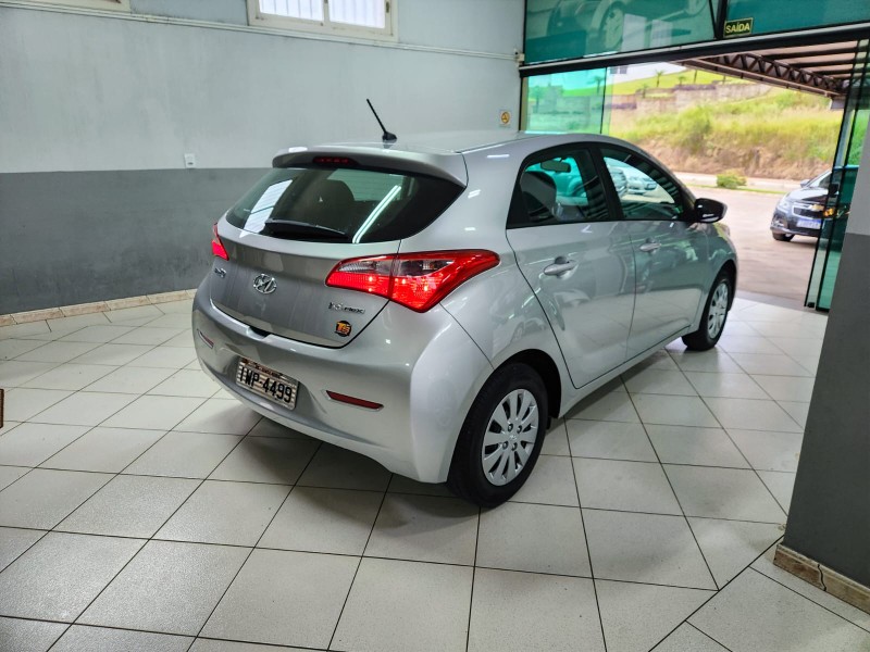 HYUNDAI HB20 COMFORT PLUS 1.6 2015/2015 TS VEÍCULOS ANTA GORDA / Carros no Vale