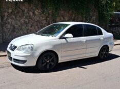 VOLKSWAGEN POLO SEDAN 1.6 8V 2012/2012 STOPCAR MULTIMARCAS ESTRELA / Carros no Vale