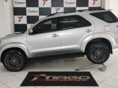 TOYOTA HILUX SW4 3.0 SRV 4X4 CD 16V TURBO INTERCOOLER DIESEL 4P AUTOMÁTICO 2015/2015 TIAGO AUTOMÓVEIS VENÂNCIO AIRES / Carros no Vale