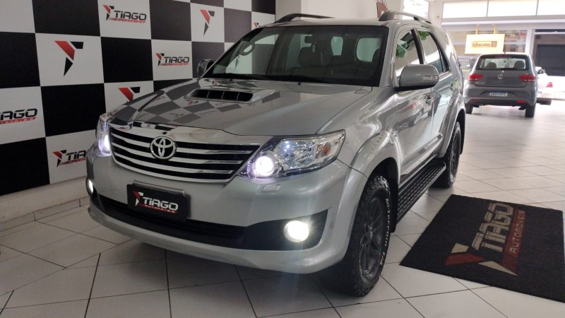 TOYOTA HILUX SW4 3.0 SRV 4X4 CD 16V TURBO INTERCOOLER DIESEL 4P AUTOMÁTICO 2015/2015 TIAGO AUTOMÓVEIS VENÂNCIO AIRES / Carros no Vale