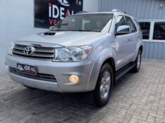 TOYOTA HILUX SW4 3.0 SRV 4X4 7 LUGARES 16V TURBO INTERCOOLER /2010 IDEAL VEÍCULOS LAJEADO / Carros no Vale